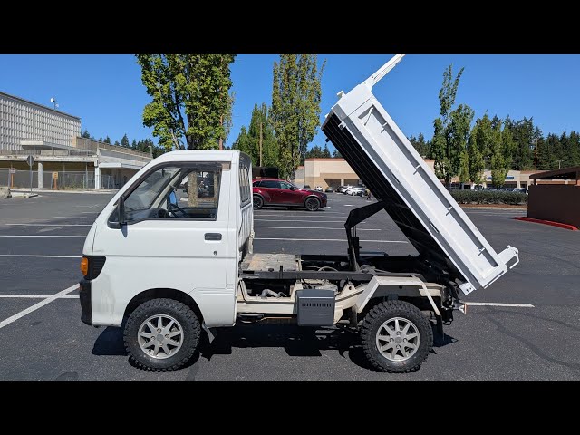 Big Attitude, Tiny Truck — Our Lifted 1995 Daihatsu Hijet Dump!