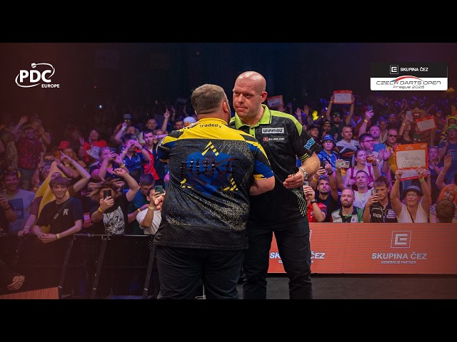 Luke Littler casually takes out 347 in SIX darts! 🤯 What a semi-final!! 🎯