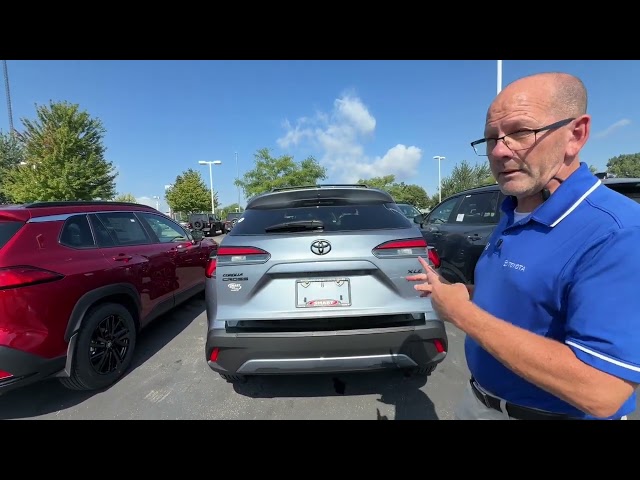 2026 Toyota Corolla Cross XSE Hybrid vs XLE Gas | Rear Design Comparison