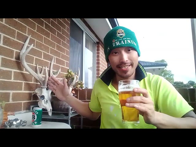 Victoria Bitter "VB" Australian Beer Review 🍺 - Is It Good?🤔