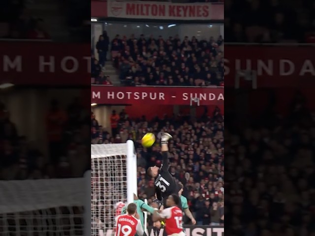 SAKA CORNER FORCES OWN GOAL!