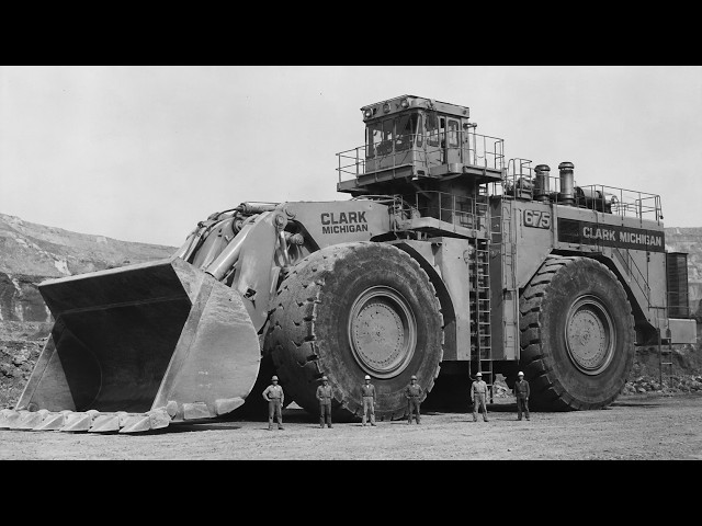 The Real Cost of The World’s Largest Wheel Loader | Clark Michigan 675