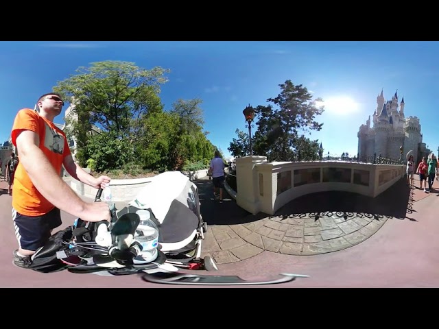Disney - Walking past Cinderella's Castle (360 VR)
