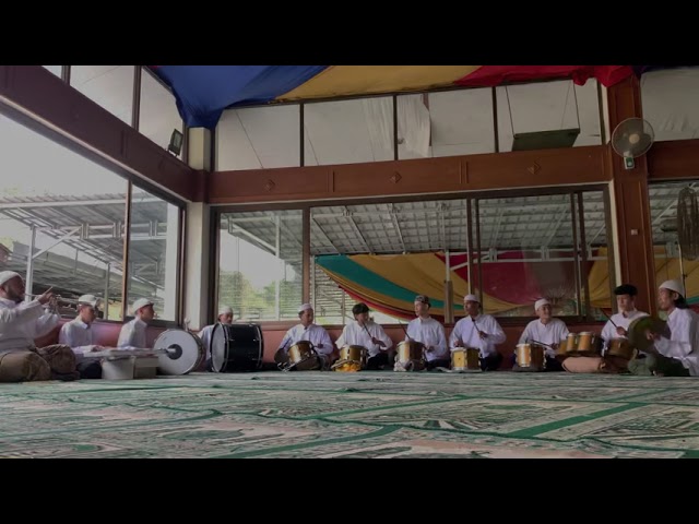 Satu jam bersama arak-arakan puncak