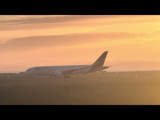 【オークランド】LATAM航空 B787-8　RWY23離陸