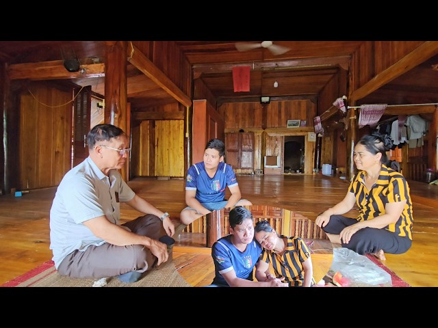 Hoang Manh's father appears. Hoang Manh's family faces a major crisis.