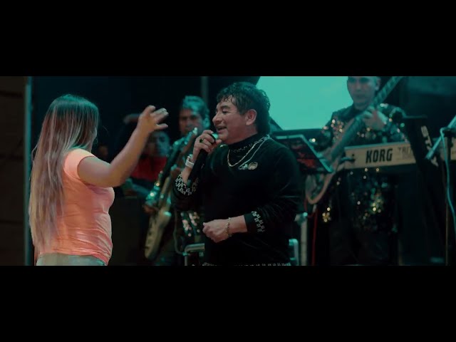 Roy y Los Gentiles ( Oficial )  Distancia y Amor _y_  DIME en Vivo