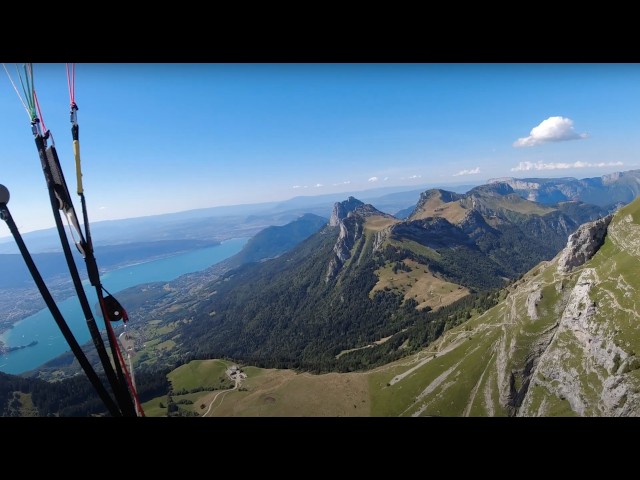 Une course de parapente autour du Lac d'Annecy : la coupe des chasseurs de brise