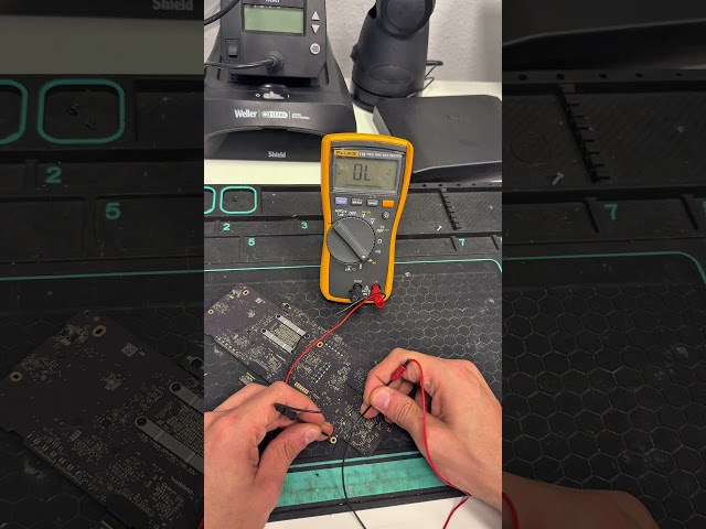 MacBook won't turn on 😭🫠 #repairing #macbook #notebook #repairs #apple #soldering #laptop #diy