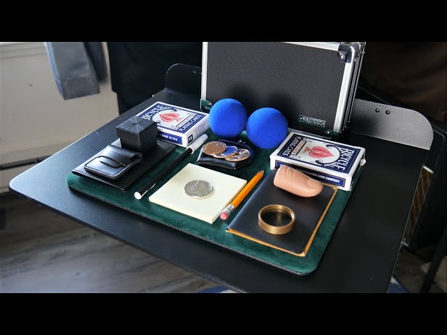 EDC close up MAGIC TRICKS PERFORMANCE - 3 x 3 sets everyday carry