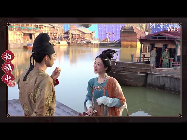 【幕后花絮】杨紫和李现是行走的欢乐制造机吧！说好的“嬉笑打闹”怎么秒变“重拳出击”了？何惟芳樱桃堵嘴，更是把蒋长扬酸出表情包《锦绣芳华》【欢迎订阅咪咕MiGu官方频道】