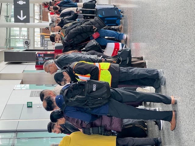 When your exclusive card does not guarantee you entry to airport lounges? Bus Panj Minute-137