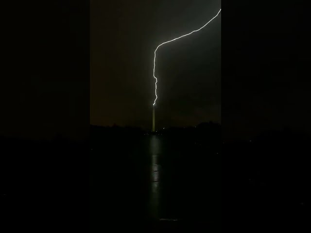 Lightning strikes Washington Monument in electric video | FOX 5 DC