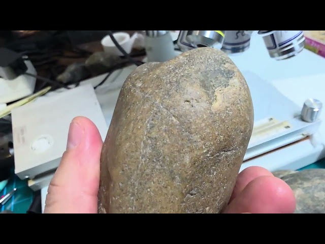 포항 공룡 다이아몬드 공원 해변에서 다이아몬드 찾기- 481 나노 광학현미경으로 의심스러운 인위적으로 열처리한 부분을 바로 알아내기, 전형적인 인위적으로 열처리한 암석. 사기행각