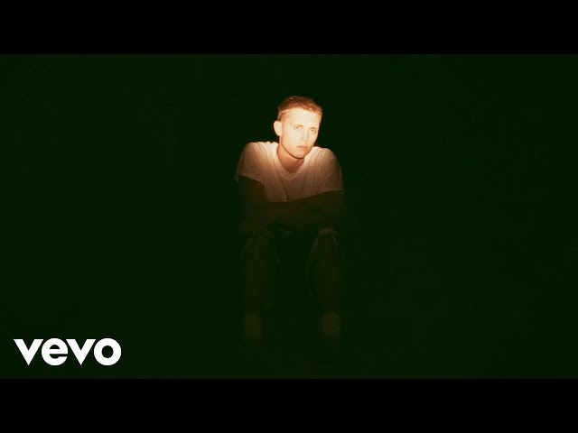 charlieonnafriday - Space (Official Visualizer)