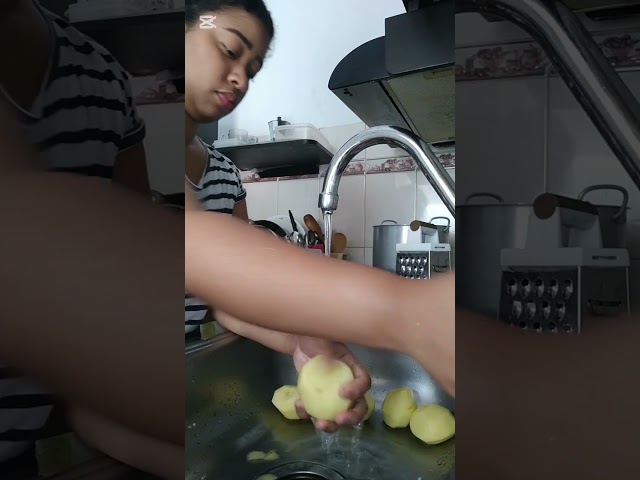 Hola amiga acompañame hacer una sopitas de pollito
