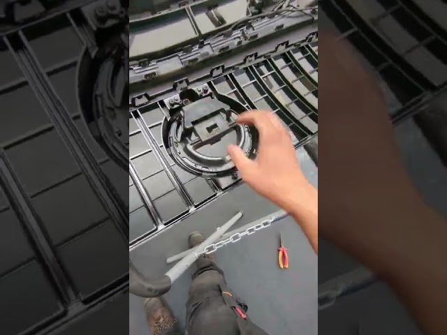 Mercedes GLC grill change