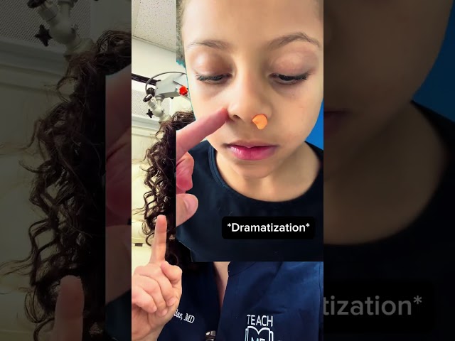 🥸🤦🏻‍♀️ Two ways to remove nasal foreign bodies...  #nasalforeignbody #entdoctor