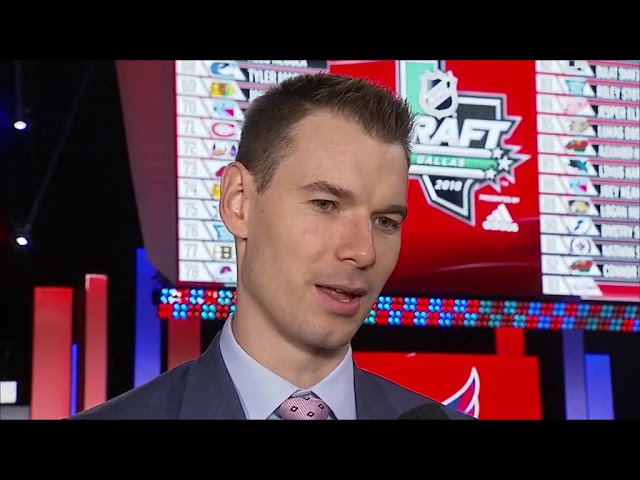 Entrevista a John Chayka sobre el Draft de la NHL: Chayka habla sobre su tercer draft con los Coy...