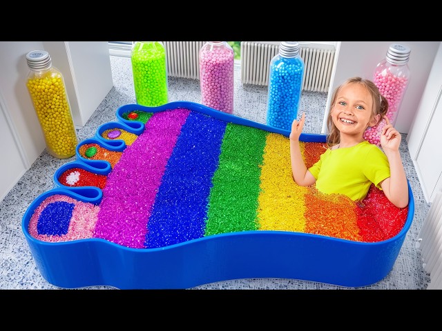 Maya crea una botella de slime arcoíris | Aventura de colores