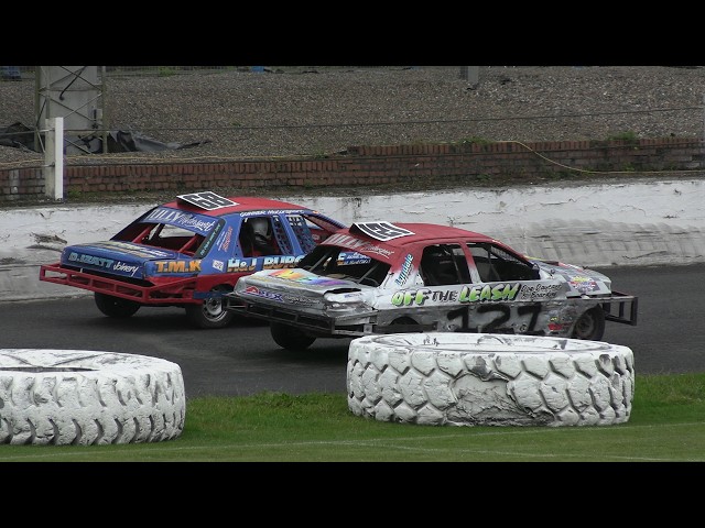 National Saloon Stockcar races at Cowdenbeath racewall 08-08-2026