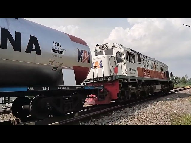 Hunting Kereta Api Di Stasiun Rewulu(Ada KA Java Priority Dengan Lokomotif CC 201 89 17 PWT)