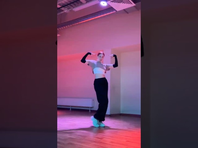 Chung Ha - Algorithm Dance Cover by Liz🥰 #kpop #cover #chungha #algorithm