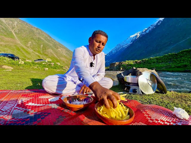 Chai Pakora aur Fries | Naran Kaghan Tour | Mubashir Saddique | Village Food Secrets