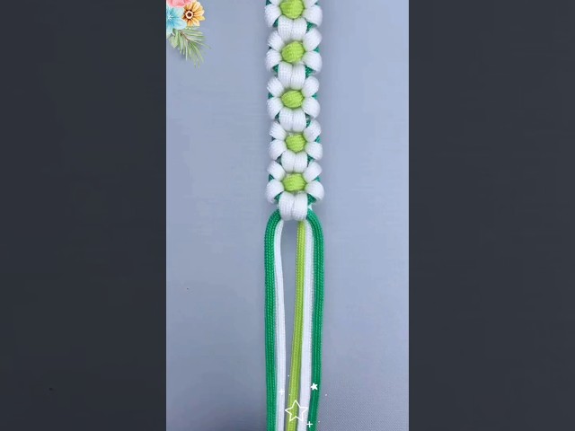 "DIY Paracord Bracelet: Crafting Stunning Flower Designs!
