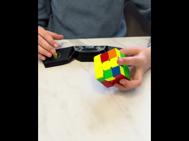• 3×3 лівою рукою за 23,16 сек 🔥 на