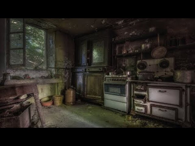 Abandoned House Where The Time Stopped | BROS OF DECAY - URBEX