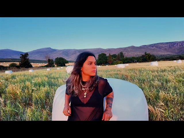Yoly Saa - Toujours oui (Lyric Video Oficial)