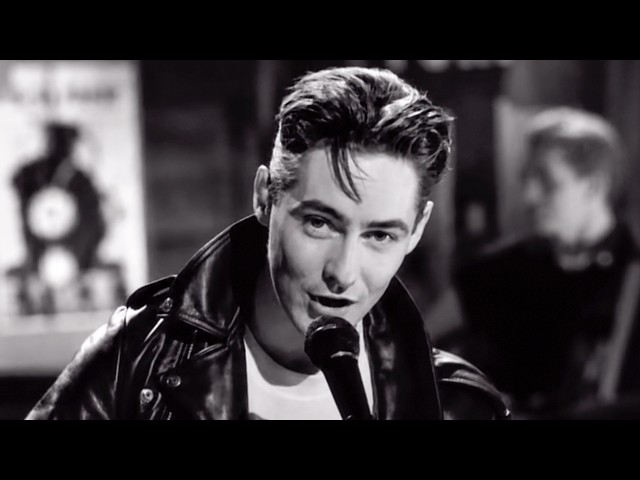Aztec Camera - Somewhere In My Heart (Official Music Video)