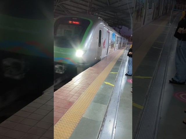 Metro Train Arrived At sakinaka Metro station 🚉. #subscribe #mumbaimetro #train
