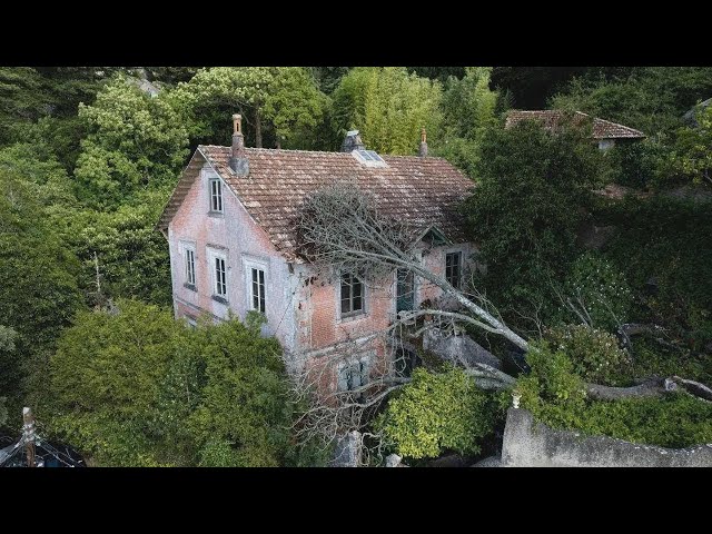 Una vida marcada por la desgracia: ¡Extraña mansión abandonada perdida en Portugal!