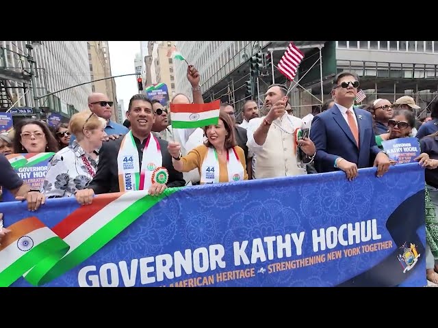 B-ROLL: La gobernadora Hochul participa en el desfile del Día de la India