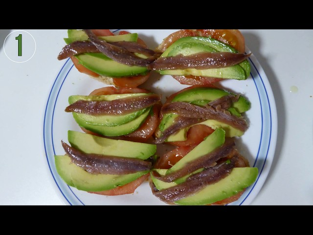 TOSTA DE TOMATE, AGUACATE Y ANCHOA - COCINA FÁCIL