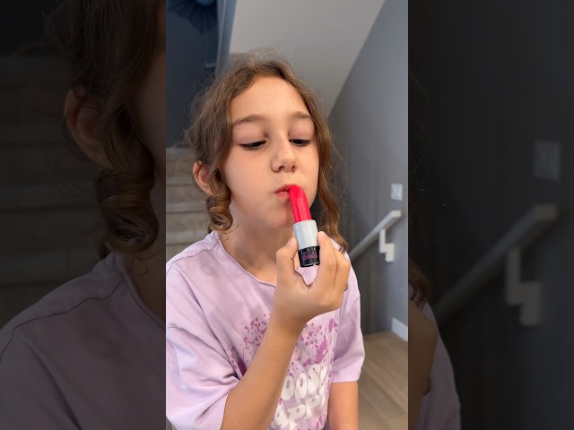 Funny lipstick 💄 prank on Mom 🤣😂🤣#shorts