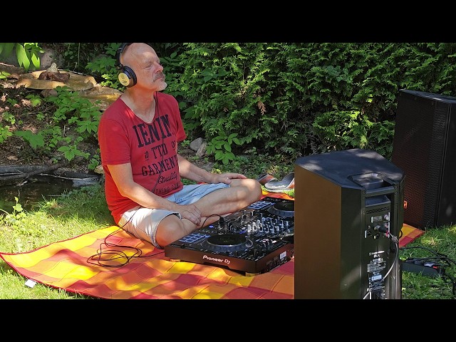 Relaxing and Enjoying the Sound of Summer in My Hypnotic Techno Garden