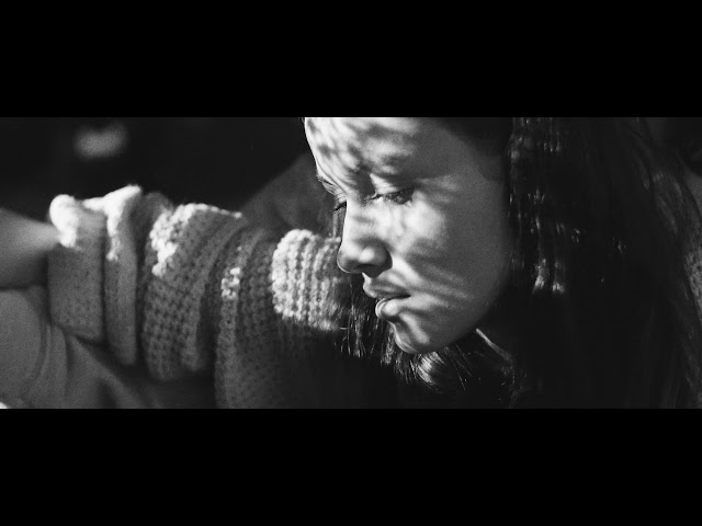 Mogli feat. Kilian & Jo - 'Strobe Lights' (Official Music Video)