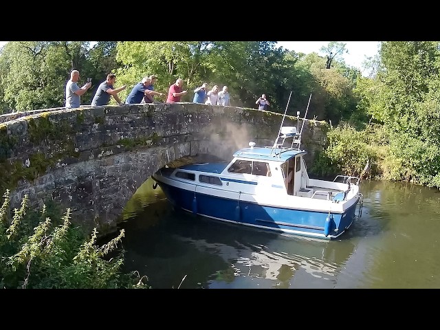Idiots In Boats Caught on Camera