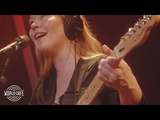 Julia Jacklin - "The Hardest Thing" (Live for World Cafe