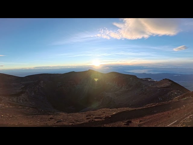 富士山 剣ヶ峰から見た絶景ご来光（タイムラプス 4K）The sunrise seen from Kengamine, the summit of Mt. Fuji (Time Plus)