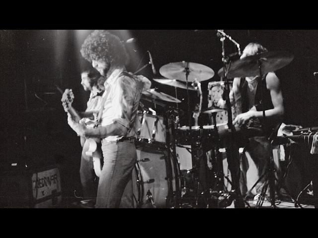 Fleetwood Mac - Hypnotized (Official Live Performance)