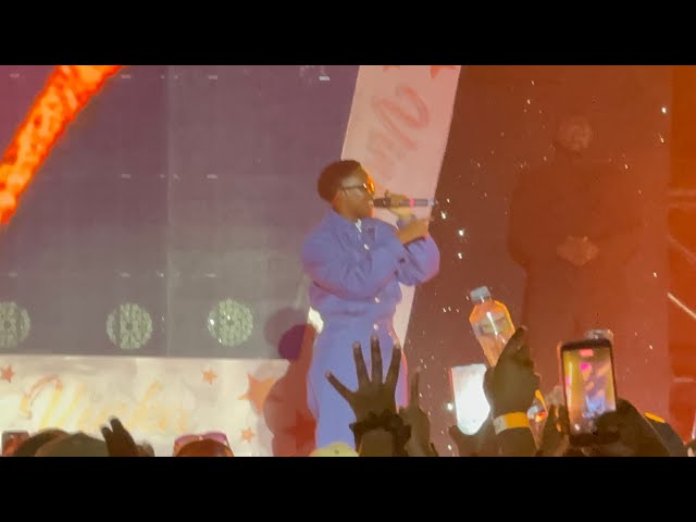 Azawi shuts down Vinka’s concert with an amazing performance on stage 