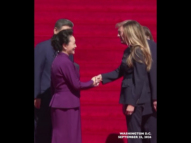 Handshakes between Madame Peng Liyuan and Mrs Melania Trump