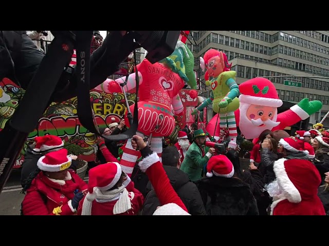 At the Santacon in vr180 "niice" girls