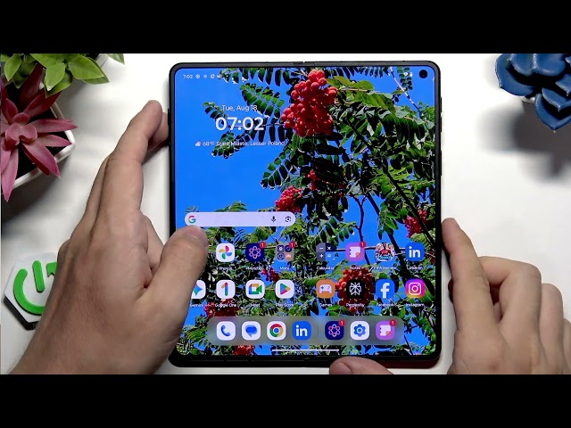 MOTOROLA Razr Fold – How to Use "Next Move" Moto AI Feature