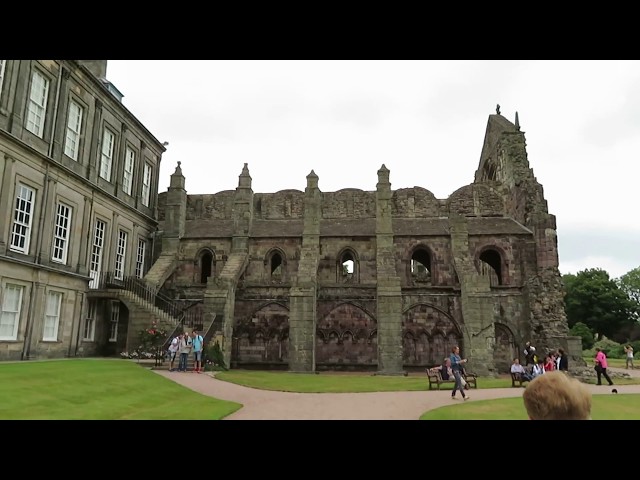 EDINBURGH : HOLYROOD PALACE 068 MVI 1524