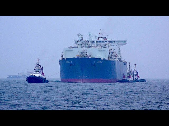 First FSRU in German port